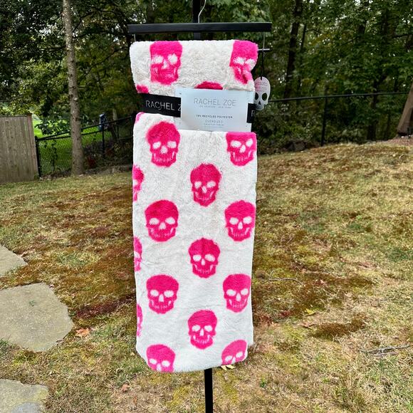 Rachel Zoe Oversized Faux Fur Throw Blanket Halloween White W Pink Skulls- NWT - Picture 1 of 12